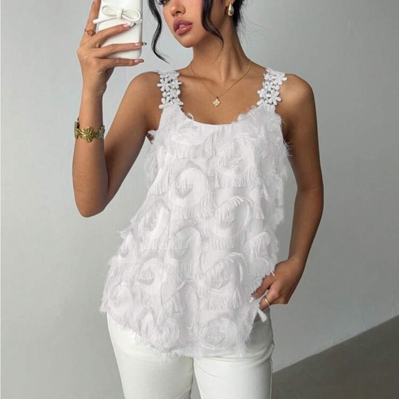 Elegant Cream Floral Women's Top - Picture 12 of 14